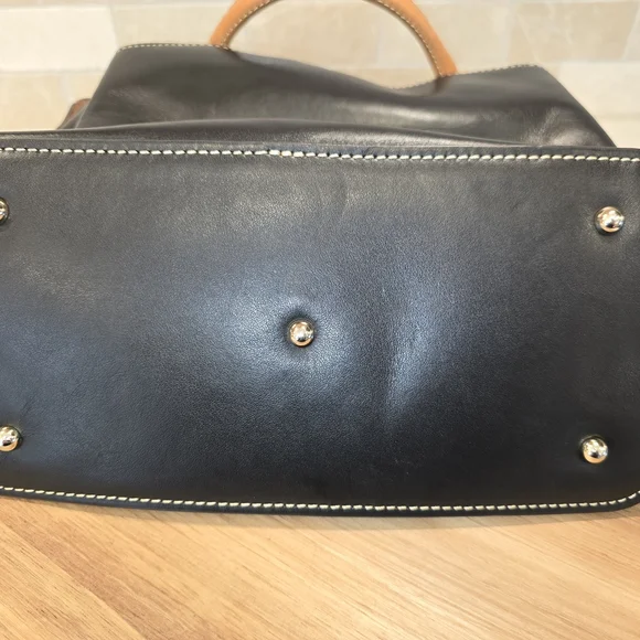 Dooney & Bourke Black Leather Shoulder Bag Preloved In Great Condition - Picture 5 of 11